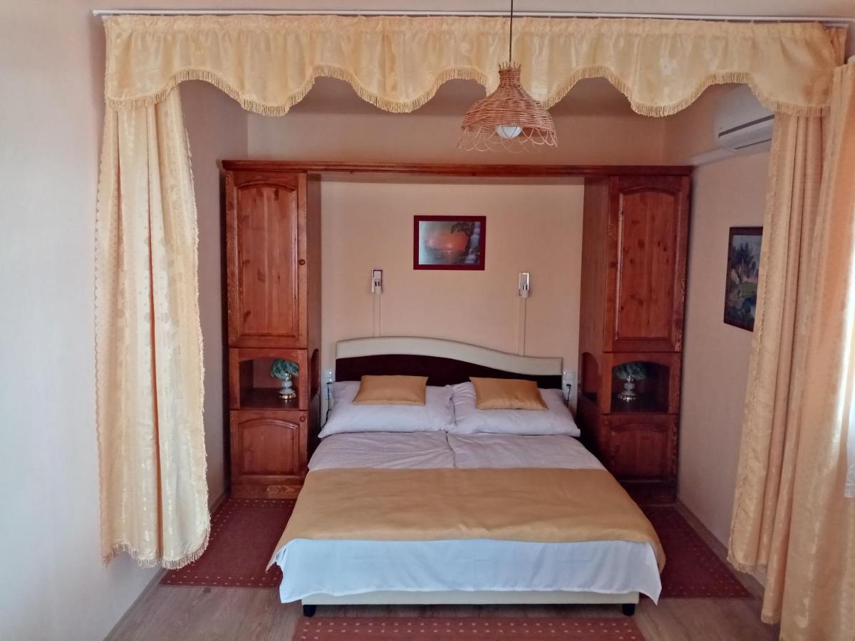 Jazmin-Szieszta Apartmanhaz Balatonfuered Bagian luar foto