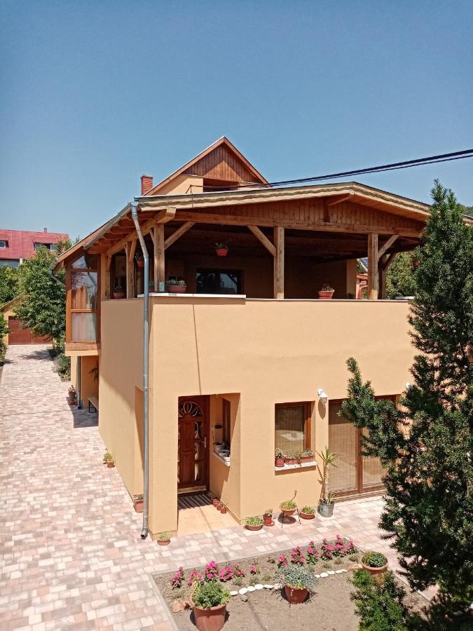 Jazmin-Szieszta Apartmanhaz Balatonfuered Bagian luar foto