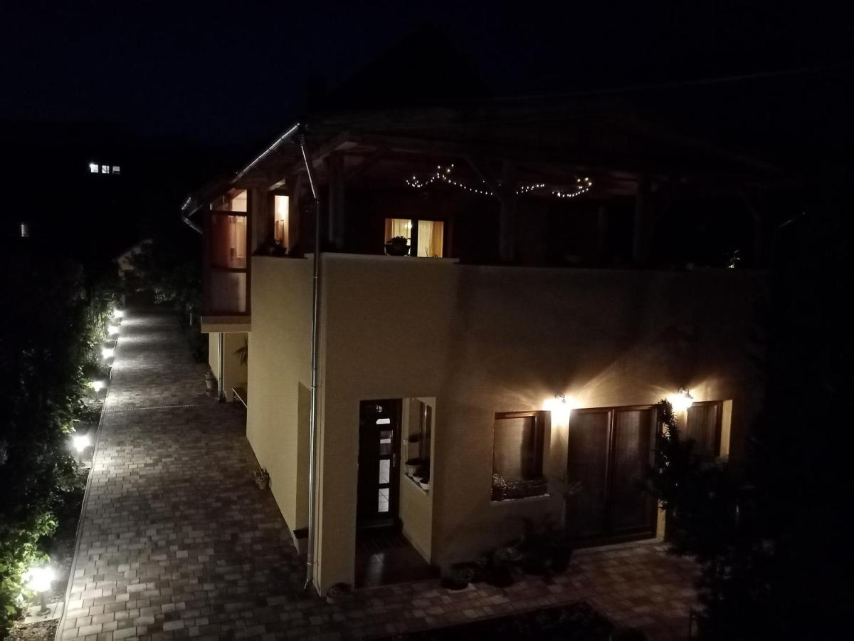 Jazmin-Szieszta Apartmanhaz Balatonfuered Bagian luar foto